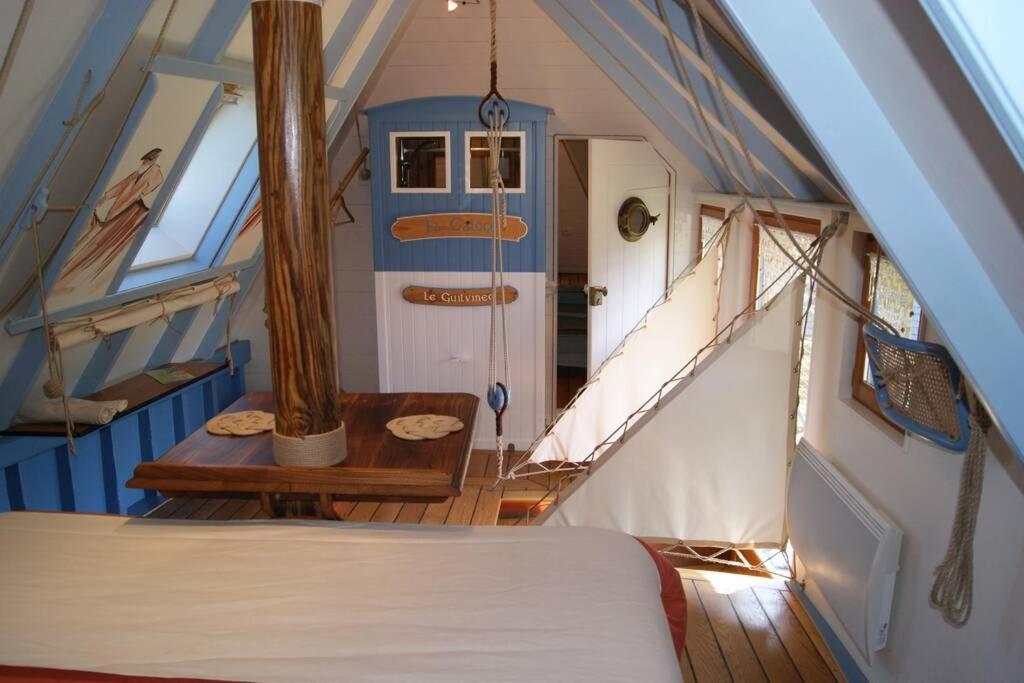 Unique Et Insolite, Chambre Privee - La Caloge De Kastell Dinn Κροζόν Εξωτερικό φωτογραφία